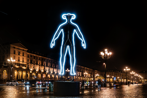 Andreas Angelidakis, l'autore della Luce d'Artista "VR Man" alla 61^ Biennale d'Arte di Venezia Andreas Angelidakis, l'autore della Luce d'Artista "VR Man" alla 61^ Biennale d'Arte di Venezia