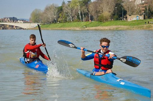 Ex allievi campioni di canoa e canottaggio incontrano gli studenti della "Manzoni" Ex allievi campioni di canoa e canottaggio incontrano gli studenti della "Manzoni"
