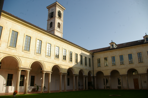 Carmagnola, disperato appello di Don Gennari:"A rischio il colonnato Abbazia di Casanova: salviamolo" Carmagnola, disperato appello di Don Gennari:"A rischio il colonnato Abbazia di Casanova: salviamolo"