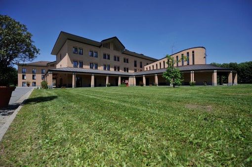 Parlano i figli di un ospite della casa di riposo di Alpignano: “Ci dicevano di stare tranquilli, ma ora nostro padre non c’è più” Parlano i figli di un ospite della casa di riposo di Alpignano: “Ci dicevano di stare tranquilli, ma ora nostro padre non c’è più”