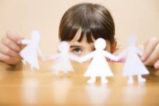 Lo spettro di Bibbiano agita il mondo degli affidi a Torino: il sistema è in crisi