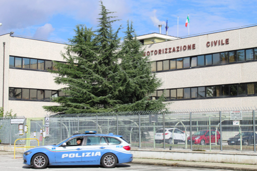 Smantellata organizzazione criminale per far ottenere la patente di guida agli stranieri: quattro arresti Smantellata organizzazione criminale per far ottenere la patente di guida agli stranieri: quattro arresti