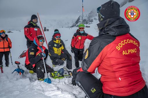 Nuovi defibrillatori Dae a disposizione delle 51 stazioni del Soccorso Alpino Nuovi defibrillatori Dae a disposizione delle 51 stazioni del Soccorso Alpino