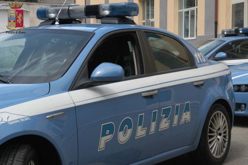 Non paga il conto e minaccia il titolare con uno sfollagente: denunciato