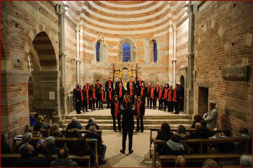 La Corale di Bairo in concerto all'abbazia di Vezzolano