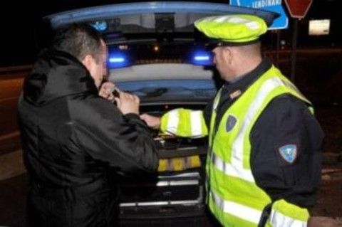 Volpiano, sulle strade controlli con l'etilometro Volpiano, sulle strade controlli con l'etilometro