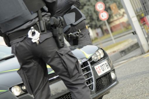 La pizzeria aveva bollette minime, ma non era green: era allacciata abusivamente alla rete elettrica