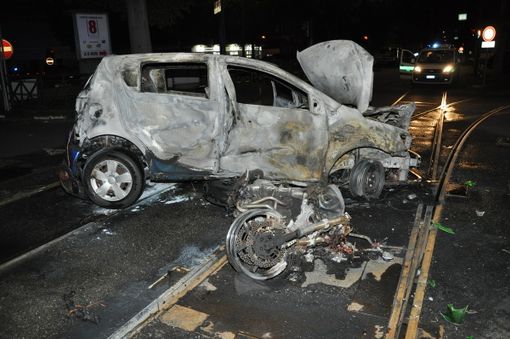 Drammatico incidente in piazza Sabotino: auto contro moto, muore il centauro Drammatico incidente in piazza Sabotino: auto contro moto, muore il centauro