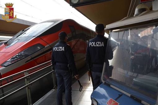 Rail Safe Day nei treni del Piemonte e Valle D'Aosta: controllate 1312 persone, multe e denunce Rail Safe Day nei treni del Piemonte e Valle D'Aosta: controllate 1312 persone, multe e denunce