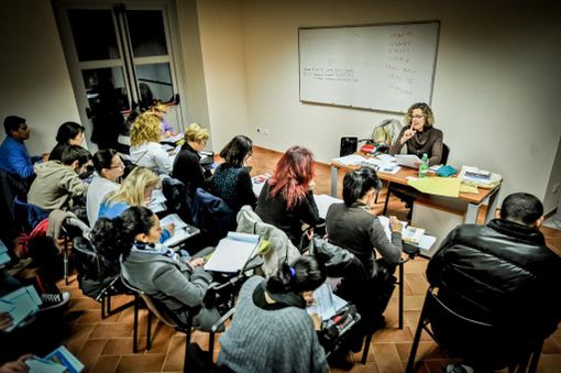 Escluse dai ristori per la crisi Covid, Scuole di Lingue e Centri di Certificazione Linguistica spengono le luci in segno di protesta