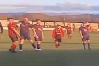 Gomitata in campo all'avversario, calciatore arrestato in Galles Gomitata in campo all'avversario, calciatore arrestato in Galles