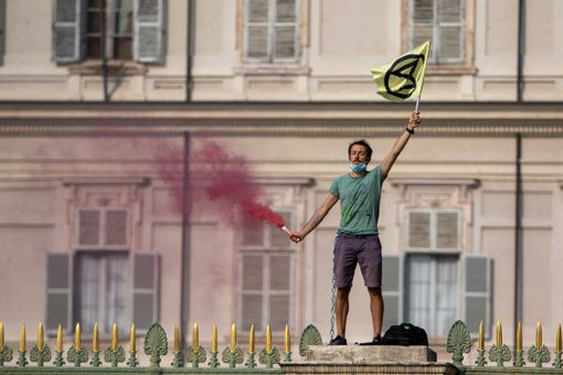 Manifestazioni per il clima degli Extinction Rebellion, piovono multe e denunce Manifestazioni per il clima degli Extinction Rebellion, piovono multe e denunce
