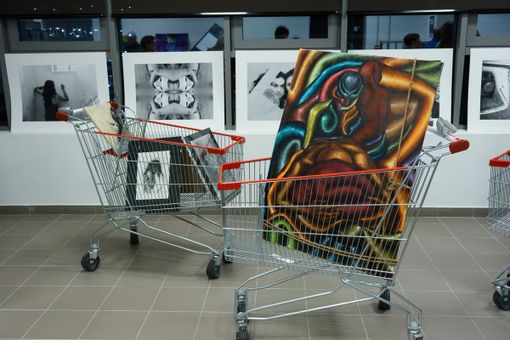 Al Parco Commerciale Dora c'è “Rosso indelebile”, arte diffusa contro la violenza sulle donne Al Parco Commerciale Dora c'è “Rosso indelebile”, arte diffusa contro la violenza sulle donne