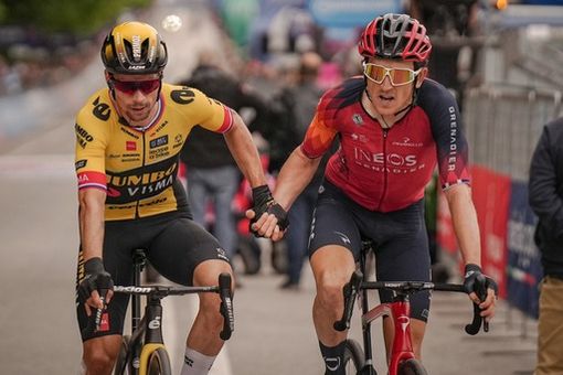 BuonGiro. Qualcosa si muove nell'asse Jumbo-Ineos ma non basta. La crono gioca per Evenepoel. Healy ha futuro BuonGiro. Qualcosa si muove nell'asse Jumbo-Ineos ma non basta. La crono gioca per Evenepoel. Healy ha futuro