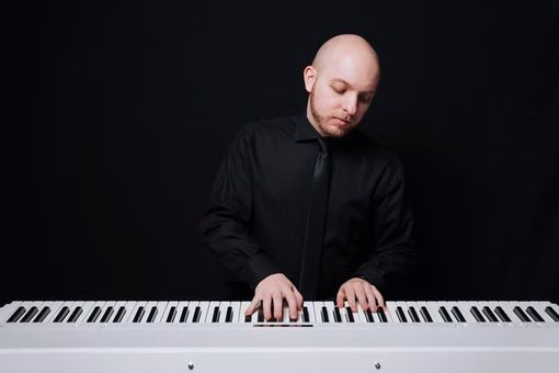 Dal palco dell’Ariston a quello di Grugliasco: arriva “...in quel di Sanremo”