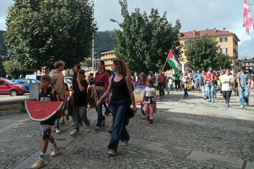 Il ritrovo in piazza a Luserna San Giovanni