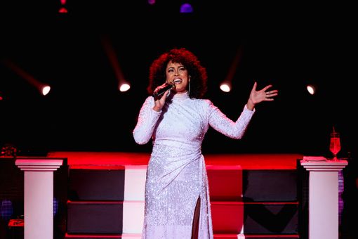 Dal sogno di una bambina durante l'apartheid a Sanremo, Belinda Davids celebra Whitney Houston con la Sinfonica: "La sua musica è amore" Dal sogno di una bambina durante l'apartheid a Sanremo, Belinda Davids celebra Whitney Houston con la Sinfonica: "La sua musica è amore"