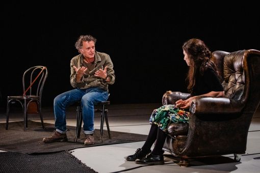 Spettacoli al Teatro Carignano per tutta l'estate: in scena si baciano solo le coppie sposate