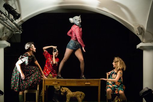 Summer plays, al Carignano arriva "La Segretaria" di Natalia Ginzburg con le musiche dei Perturbazione Summer plays, al Carignano arriva "La Segretaria" di Natalia Ginzburg con le musiche dei Perturbazione