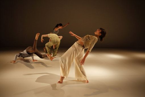 Performance ad hoc per Torinodanza: si comincia con una "festa" alle Fonderie Limone Performance ad hoc per Torinodanza: si comincia con una "festa" alle Fonderie Limone