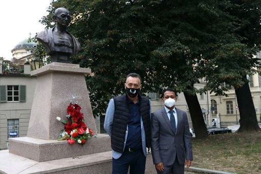 Ai giardini Cavour un tiglio in ricordo di Gandhi
