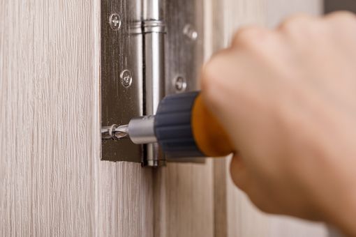 Come migliorare la funzionalità dei tuoi mobili con le cerniere giuste: i consigli di Casa Della Ferramenta Come migliorare la funzionalità dei tuoi mobili con le cerniere giuste: i consigli di Casa Della Ferramenta