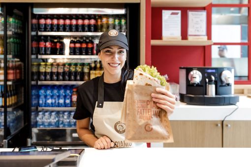 La Piadineria rivoluziona il gusto e questa volta guarda al Piemonte: arriva La Viteltonnè limited edition! La Piadineria rivoluziona il gusto e questa volta guarda al Piemonte: arriva La Viteltonnè limited edition!