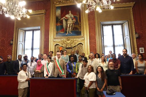 Torino celebra la Giornata del Rifugiato: la Sala Rossa diventa simbolo di accoglienza Torino celebra la Giornata del Rifugiato: la Sala Rossa diventa simbolo di accoglienza