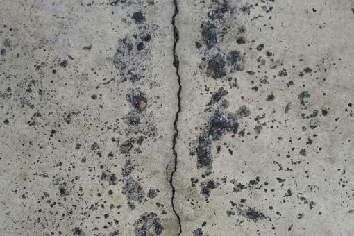 Come affrontare l'Incubo delle crepe nel pavimento senza sconvolgere la tua vita Come affrontare l'Incubo delle crepe nel pavimento senza sconvolgere la tua vita