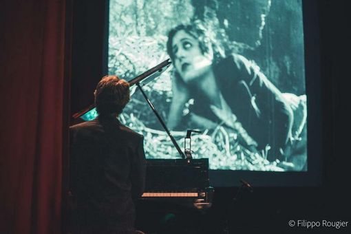 Concerti in Santa Pelagia: musica e cinema muto si incontrano nel concerto di Ludovico Bellucci