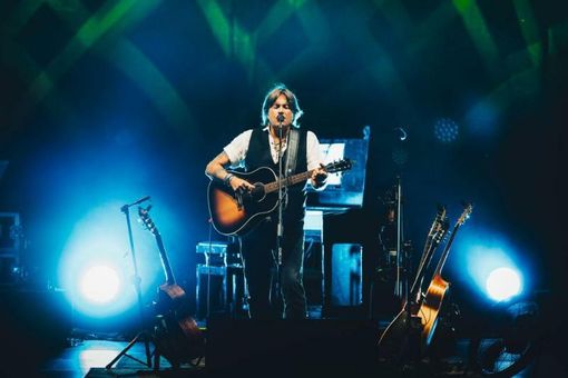 Cristiano De André omaggia i successi del padre: il concerto al Teatro Colosseo