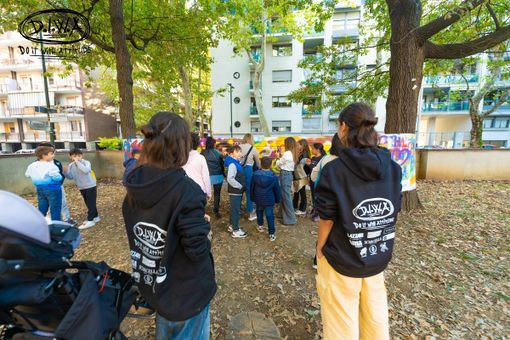 L'intervento artistico sui muri della scuola Antonelli