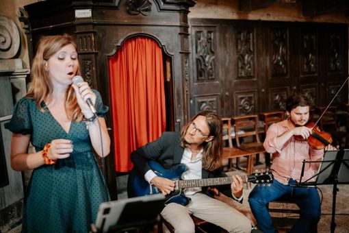 Glimmer all Stars in concerto insieme al Coro Santa Pelagia Singers con “Anche questo è amore” Glimmer all Stars in concerto insieme al Coro Santa Pelagia Singers con “Anche questo è amore”