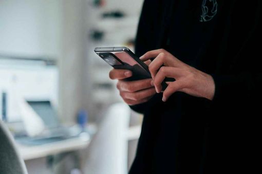 Accessori per smartphone: quali sono davvero indispensabili nel 2026 Accessori per smartphone: quali sono davvero indispensabili nel 2026