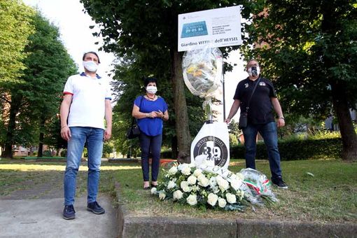 Tragedia dell'Heysel, la città di Grugliasco ha fatto memoria delle vittime nel giardino a loro intitolato