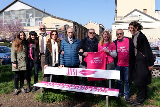 In Lungo Dora Firenze inaugurata la panchina &quot;Just The Person I Am&quot;