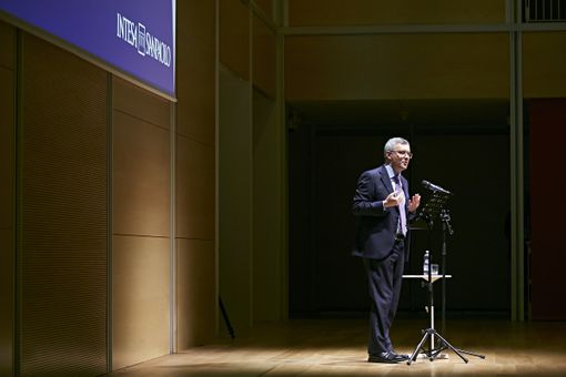 Il professor Alessandro Barbero durante una conferenza