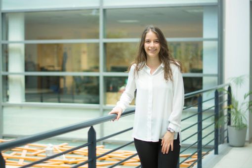 C'è anche una giovane torinese, con i suoi droni, a sorvegliare le ville di Hollywood