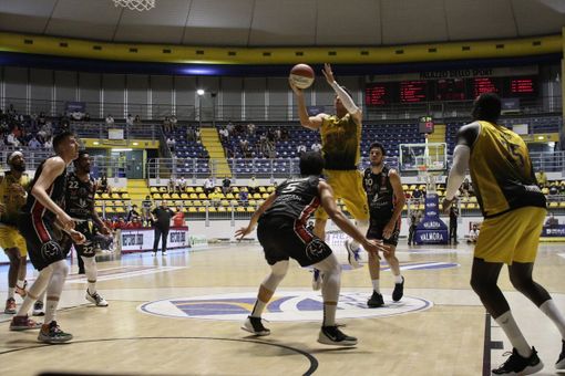 La Reale Mutua Basket Torino supera Tortona e conquista Gara 1 La Reale Mutua Basket Torino supera Tortona e conquista Gara 1