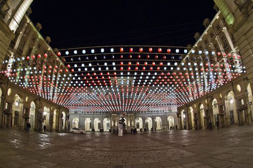 "Luci d'Artista" accende 26 opere tra centro e periferia (rischiarando anche il commercio)