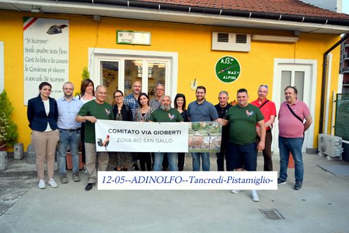 evento con persone sedute a tavola