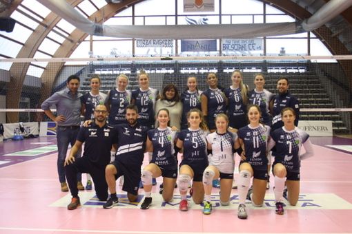 Il CT della Nazionale Femminile Davide Mazzanti in visita a Chieri