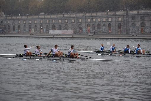 Unito e Polito si sfidano sul Po a colpi di remo Unito e Polito si sfidano sul Po a colpi di remo