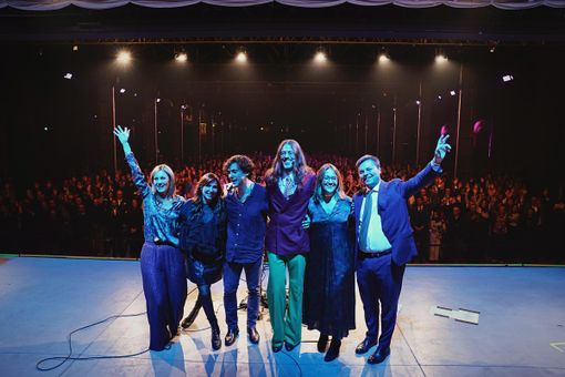 Persone sul palco delle Ogr Persone sul palco delle Ogr