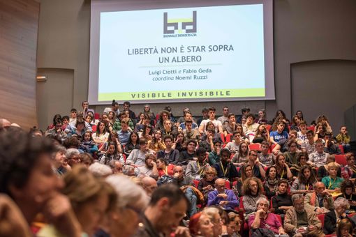 Biennale Democrazia, nel weekend gratuità su bus e tram per i possessori di un biglietto Biennale Democrazia, nel weekend gratuità su bus e tram per i possessori di un biglietto