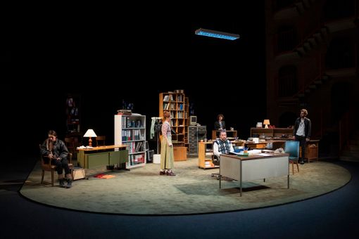 Debutta al teatro Carignano lo spettacolo "Edificio 3. Storia di un intento assurdo" Debutta al teatro Carignano lo spettacolo "Edificio 3. Storia di un intento assurdo"