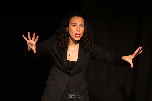 “Ccà nisciuno è fisso”: l’era della precarietà raccontata nel monologo di Francesca Puglisi “Ccà nisciuno è fisso”: l’era della precarietà raccontata nel monologo di Francesca Puglisi