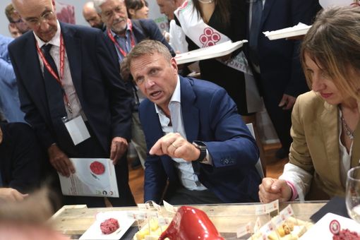 Il ministro all’Agricoltura Francesco Lollobrigida ha concluso l'edizione 2024 di Terra Madre Il ministro all’Agricoltura Francesco Lollobrigida ha concluso l'edizione 2024 di Terra Madre