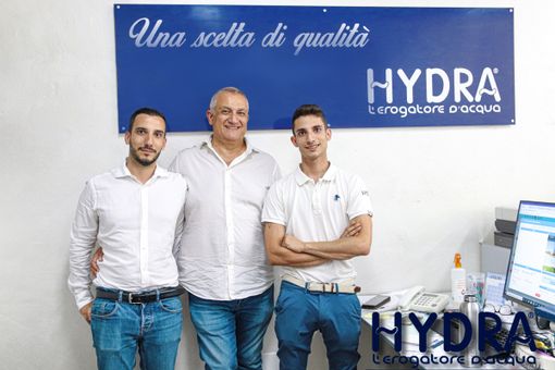 Un erogatore d'acqua per rimanere idratati e in salute in modo sostenibile Un erogatore d'acqua per rimanere idratati e in salute in modo sostenibile