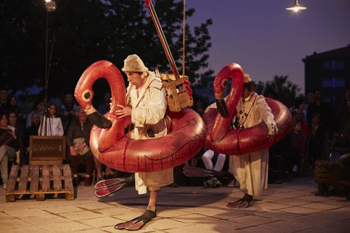 Lunathica entra nel vivo tra danza, teatro di figura, teatro fisico e comicità Lunathica entra nel vivo tra danza, teatro di figura, teatro fisico e comicità